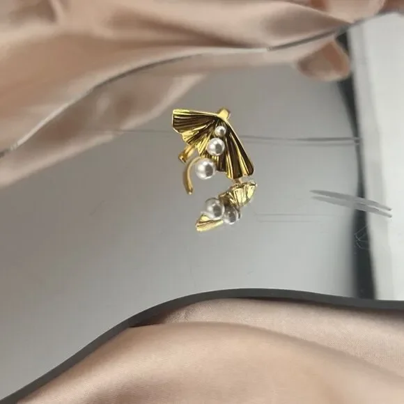 Golden Fan Pearl Ring – Modern Elegance - Picture 4 of 8